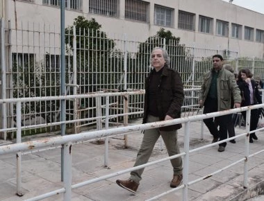 Ξεκίνησε η διήμερη άδεια του Δ. Κουφοντίνα- ΗΠΑ: «Δεν δικαιούται διακοπές ένας καταδικασμένος δολοφόνος» (βίντεο)